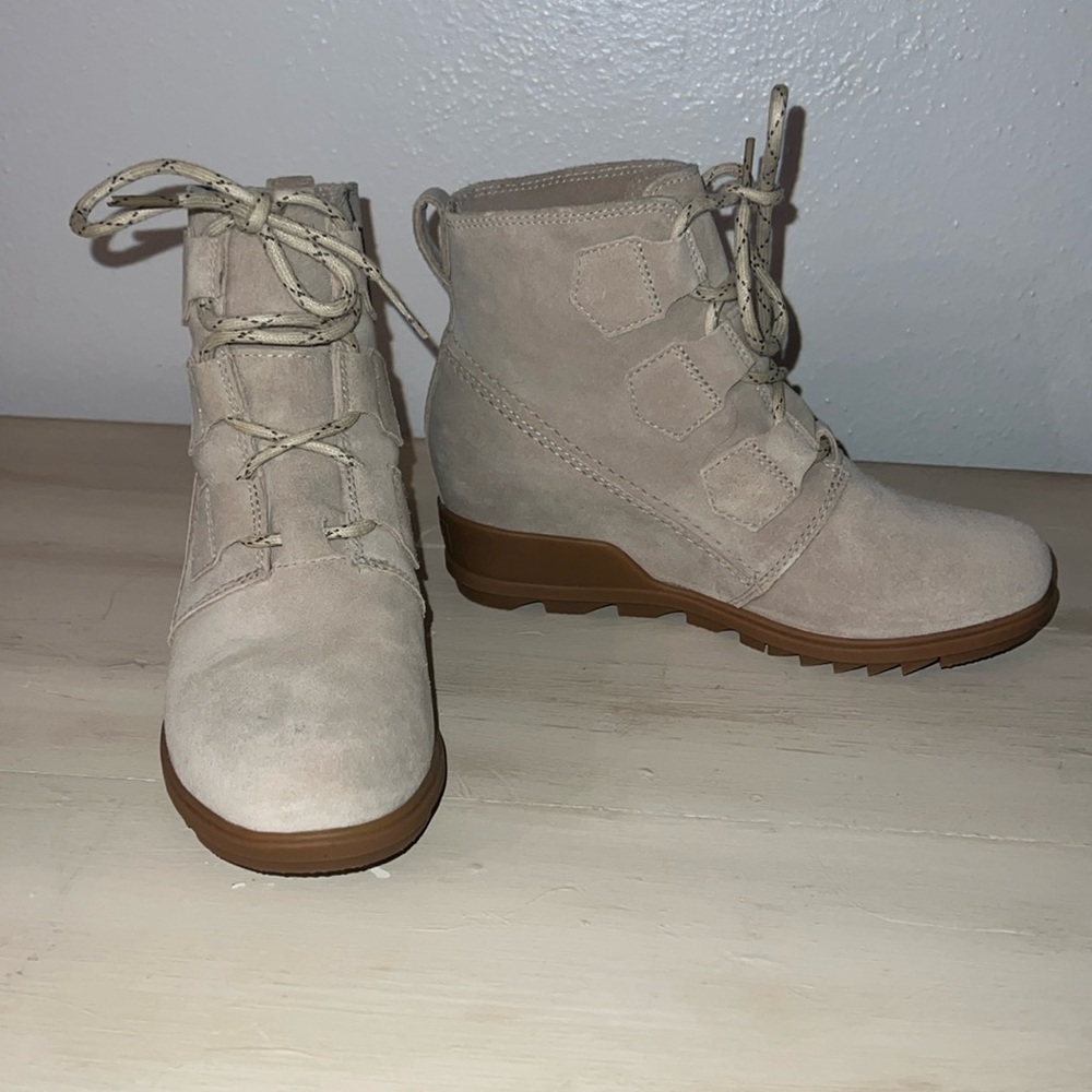 Sorel Evie Lace Boots | Ancient Fossil | US Size 7.5, EUR 38.5